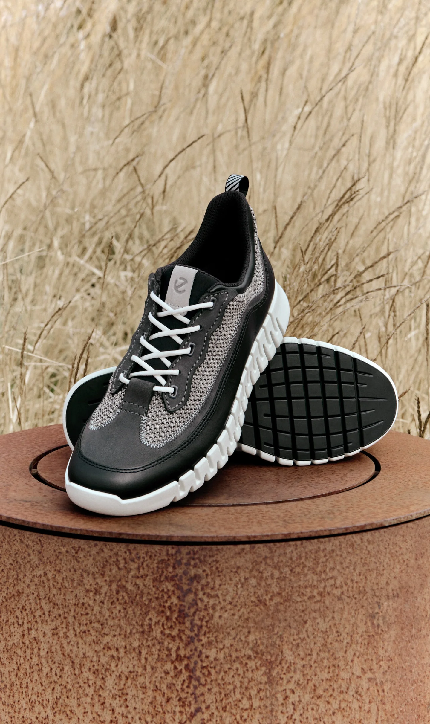 Ecco Gruuv ウーマンスポーツトレーナー Women's ECCO® Gruuv Leather Sneaker | Black